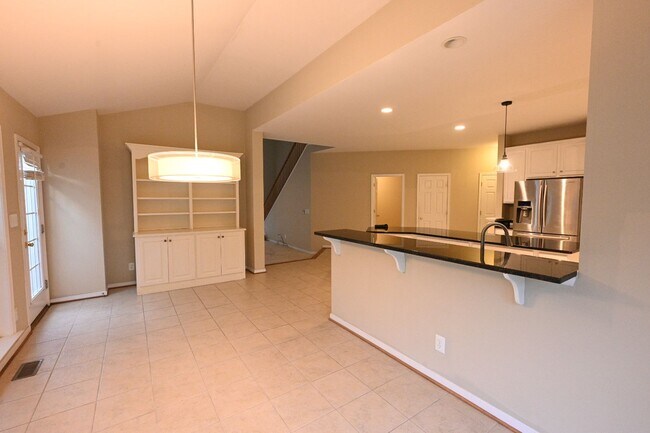 Building Photo - Gorgeous Charter Colony Cul-de-Sac Home: 4 Bed, 2.5 Bath Home with Screened-In Porch