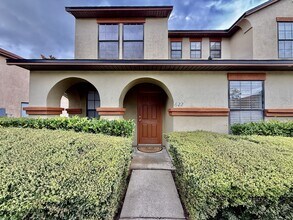 Building Photo - 622 Briar Way Ln