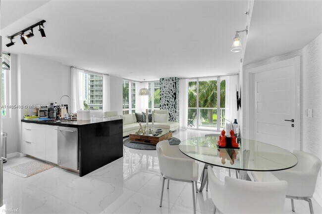 Building Photo - 2 br, 2 bath Condo - 500 Brickell Ave Apt 301