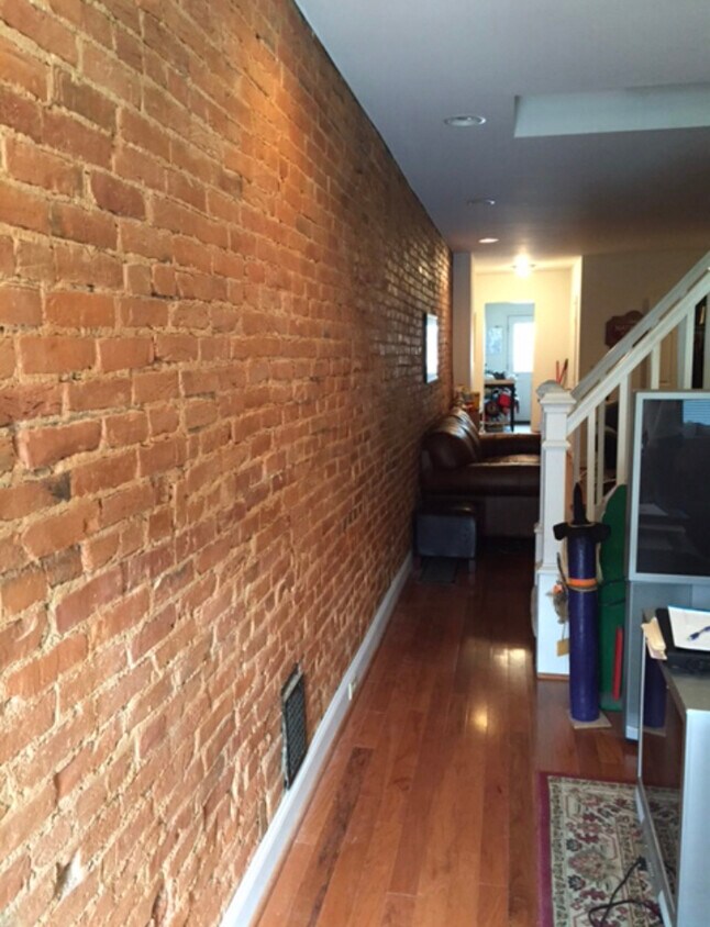 Primary Photo - 1533 Covington St