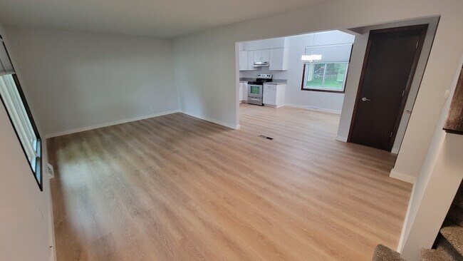 Building Photo - 526 Hartridge Dr