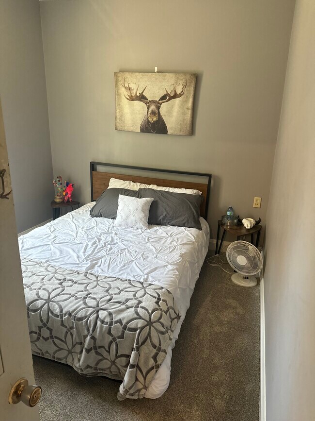 Building Photo - 419 Broad St E