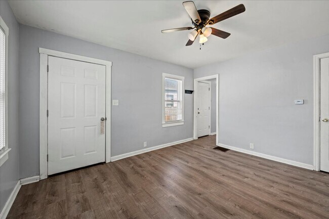 Building Photo - 239-241 S Dearborn St