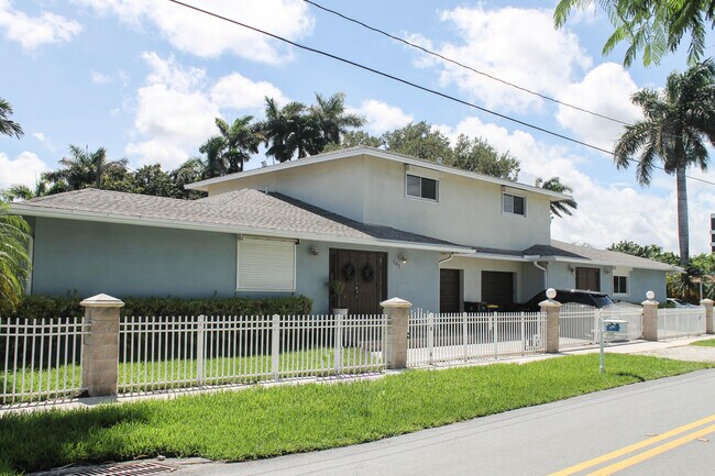 Building Photo - 141 NE 3rd Street 1-2 Dania Beach Fl 33004