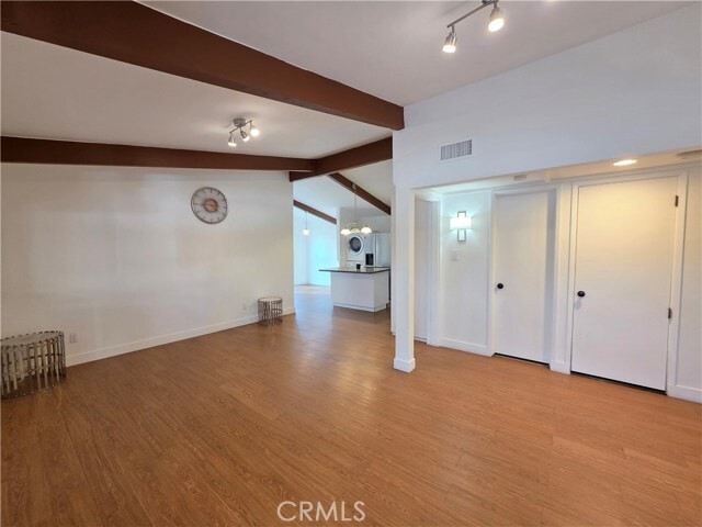 Foto del edificio - 6423 Wilbur Ave