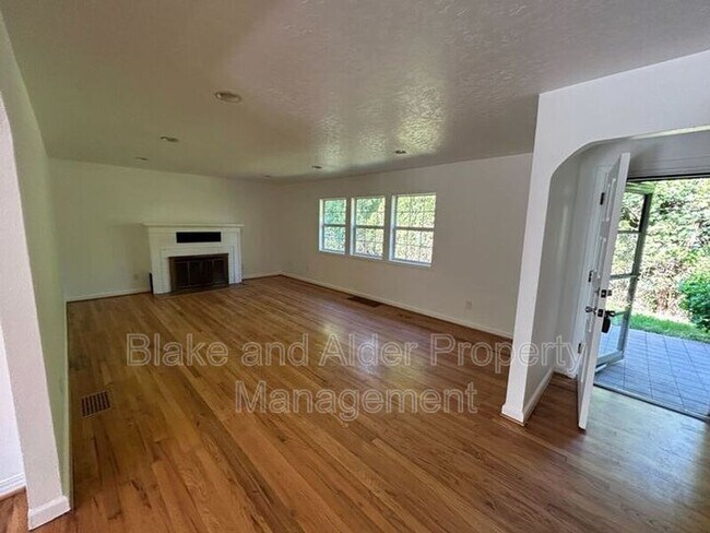 Foto del edificio - 198 NE 157th Ave