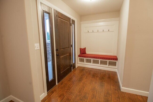 Foto del edificio - 7413 Rosedown Dr