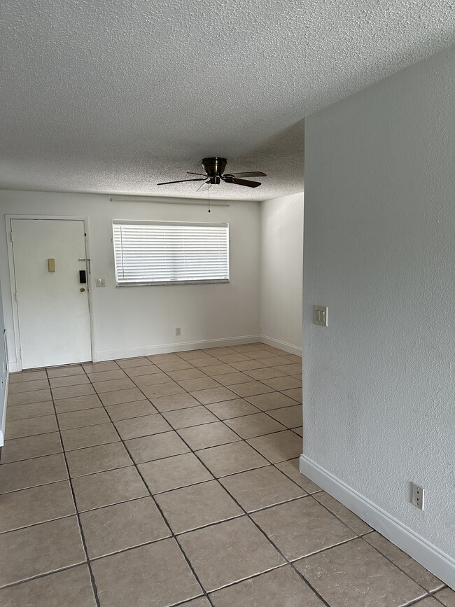 Building Photo - 1560 Colonial Blvd