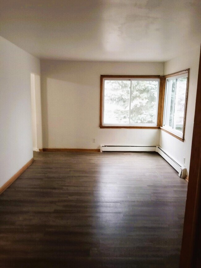 1571 S 76th St, West Allis, WI 53214 Townhome Rentals in West Allis