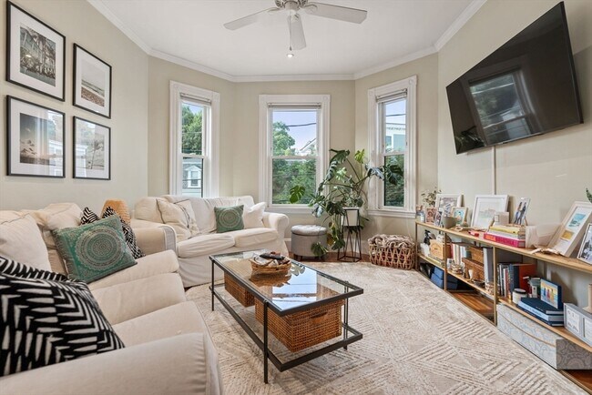 Foto del edificio - 365 Savin Hill Ave