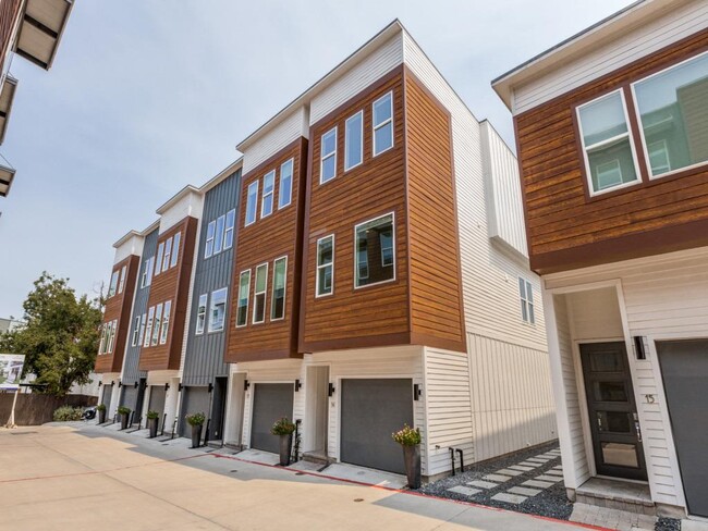 Building Photo - 2505 Bluebonnet Ln