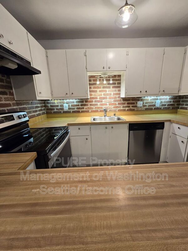 Photo - 1425 S Puget Dr House