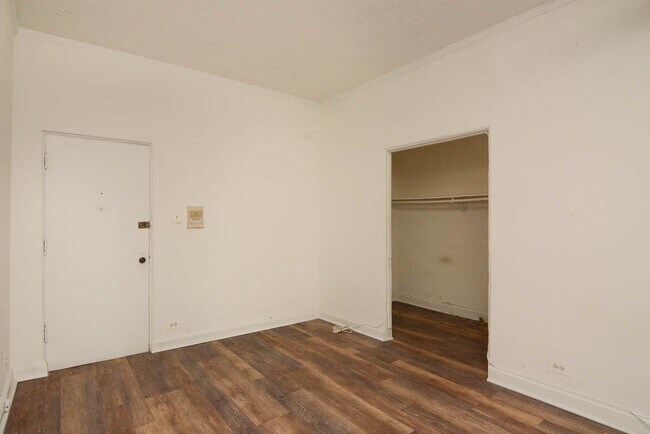 Foto del edificio - 4060 N Kenmore Ave