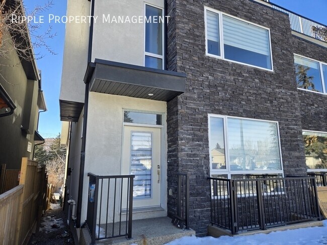 Photo du bâtiment - MODERN & SPACIOUS 3 BEDS, 3.5 BATHS TOWNHOUSE | EXCLUSIVE ROOF-TOP PATIO