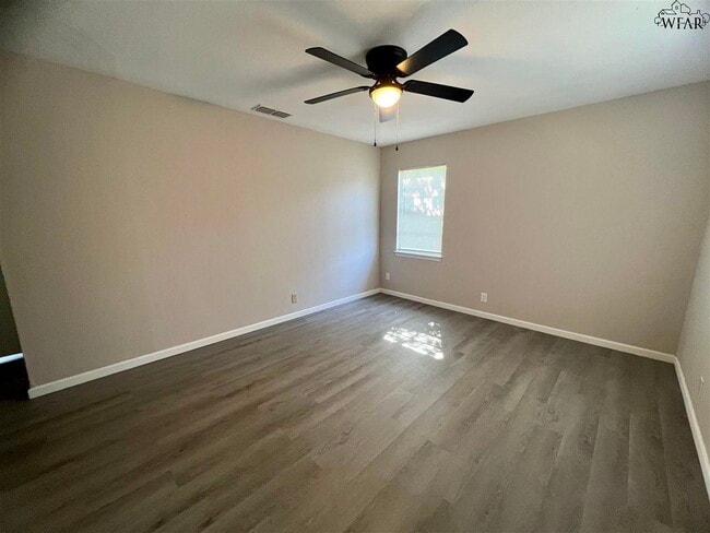 Building Photo - 1425 Harris Ln
