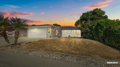 Building Photo - 392 Begonia Blvd