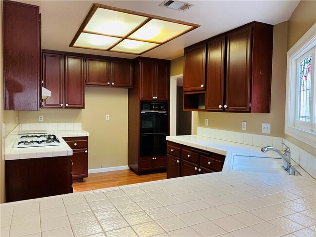 Building Photo - 23665 Meadcliff Pl