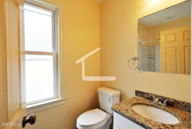 Foto del edificio - 4 br, 2 bath House - 35 Pratt St