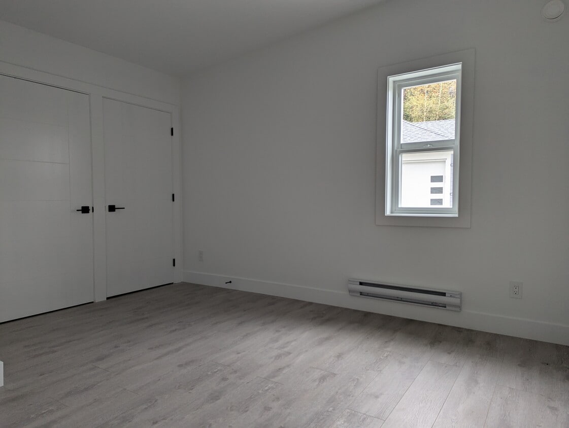 Building Photo - 9849-9286 286 St