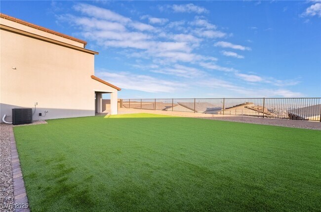 Foto del edificio - 1480 Marsh Bird St