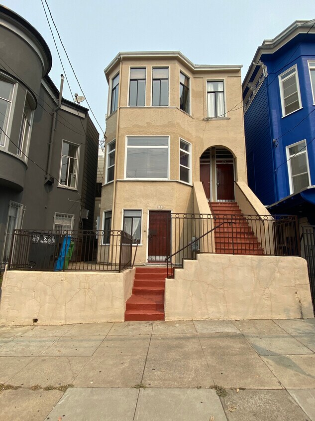 Primary Photo - 176 Hermann St