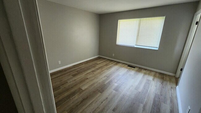 Foto del edificio - 2140 Teakwood Manor Dr