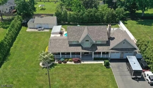 Building Photo - 85 Mountain Ridge Dr