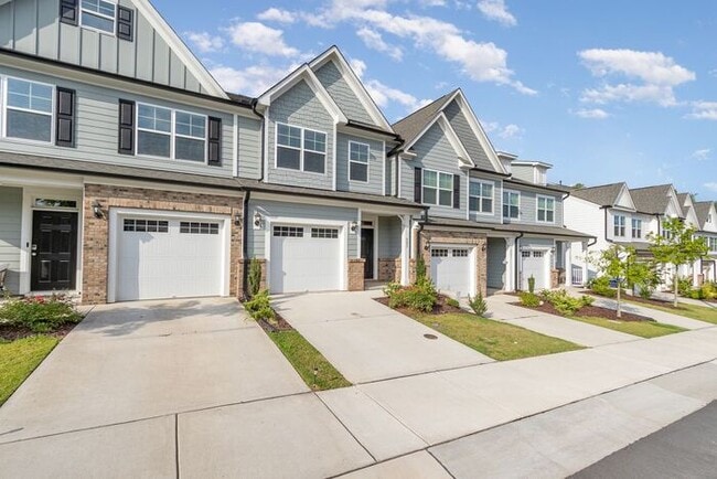 Building Photo - Wonderful 3 Bedroom 1 Car-Garage Townhouse...