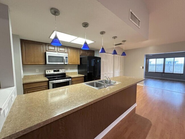 Foto del edificio - 2239 Beacon Point Blvd