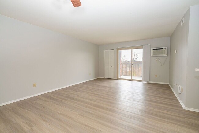Building Photo - 2971 Deckebach Ave