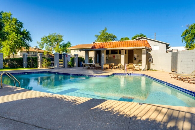 Foto del edificio - 1015 N Granite Reef Rd