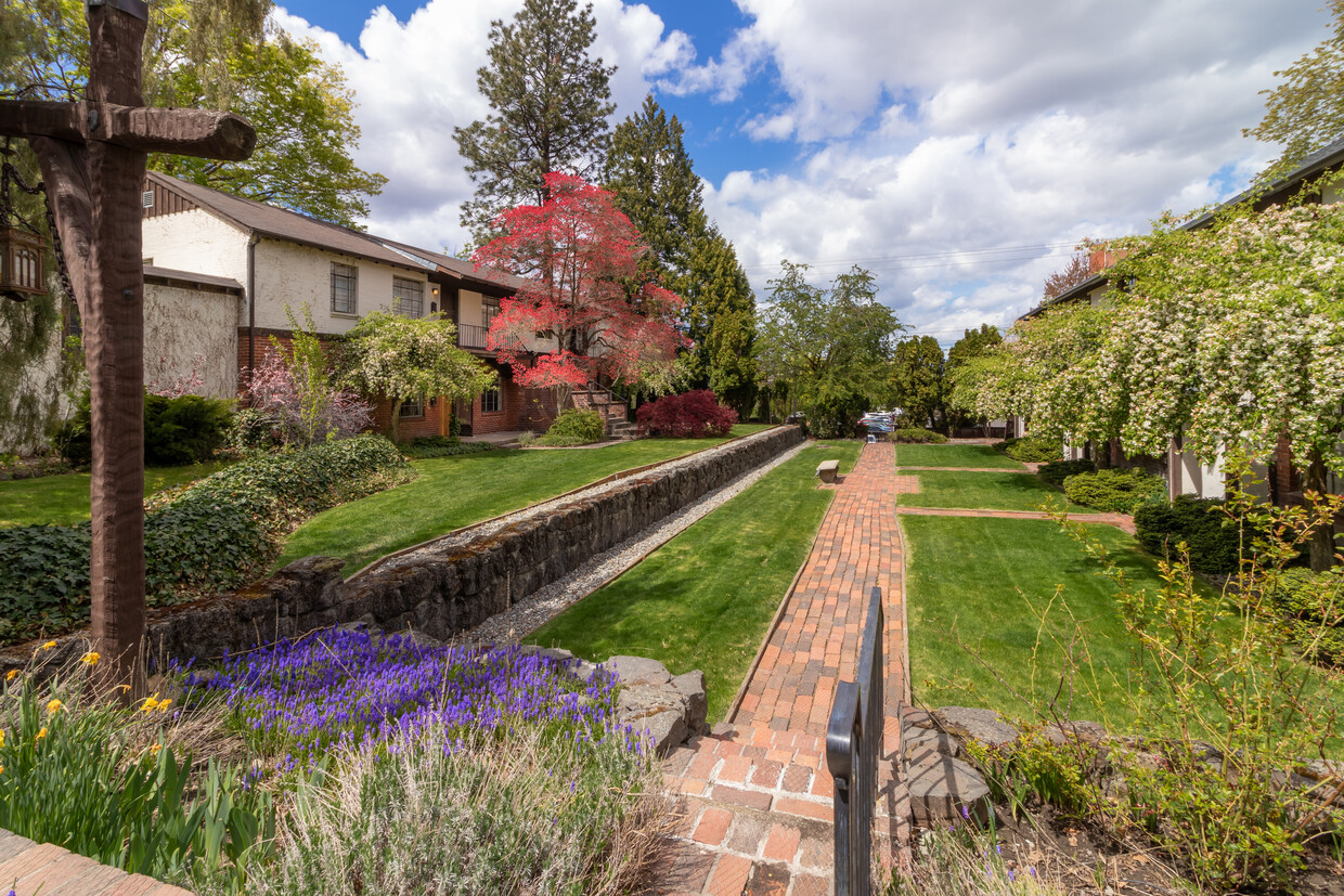 Primary Photo - Robinwood Apartments