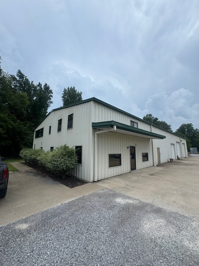 Building Photo - 6910 Lovelaceville Rd