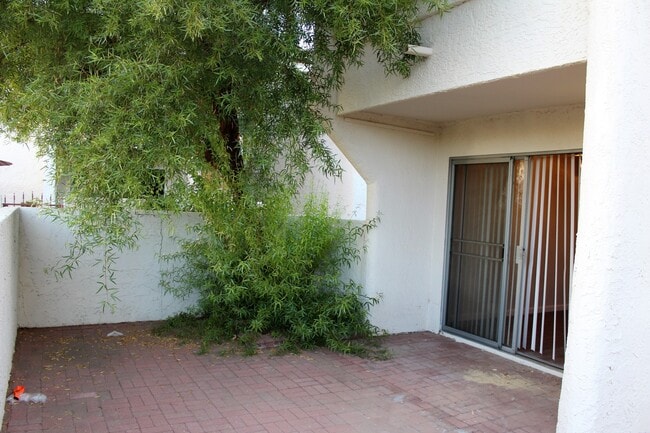 Photo - Studio Located in Monaco South Scottsdale Condominiums