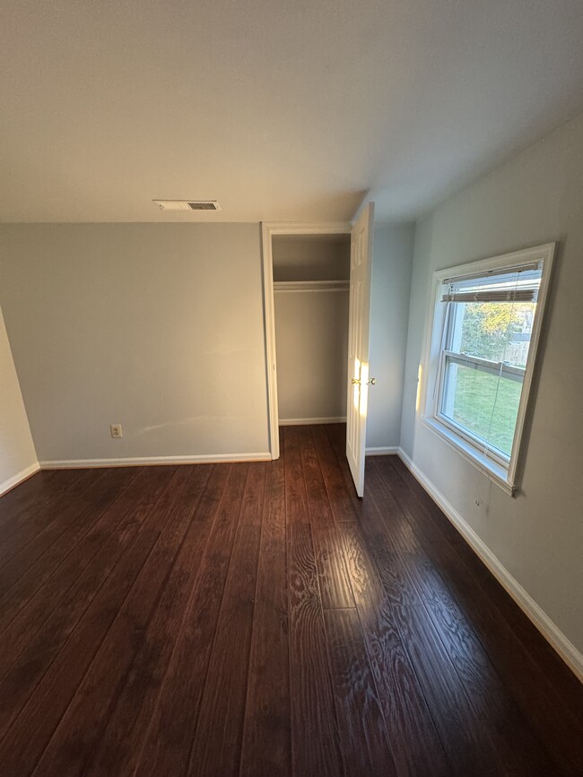 Small bedroom - 2211 Rosewood Dr