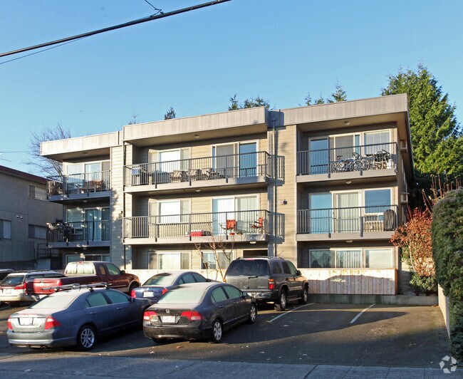 Primary Photo - 4219 Whitman Ave N