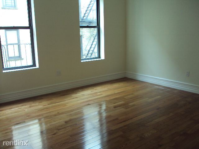 Building Photo - 550 W 174th St