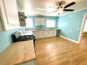 Building Photo - 5250 Whispering Creek Dr