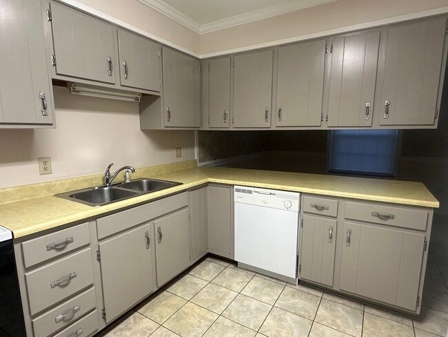 Building Photo - 103 Skyview Dr