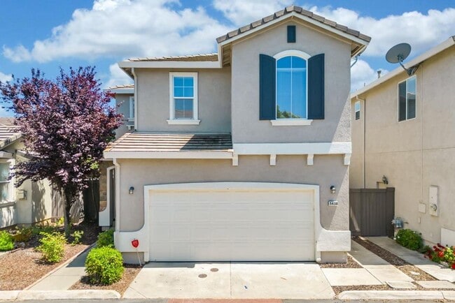 Building Photo - Beautiful 3 bed 2.5 bath in Natomas!