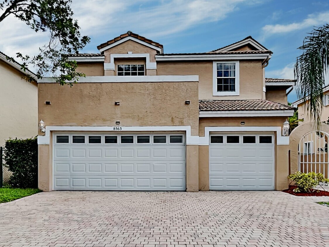Foto principal - 8563 NW 46th Dr