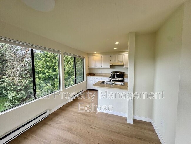 Building Photo - 17319 Stone Ct N
