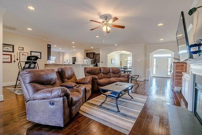 Building Photo - THE ARBORS- 4 Bedroom, 3 Bath Home