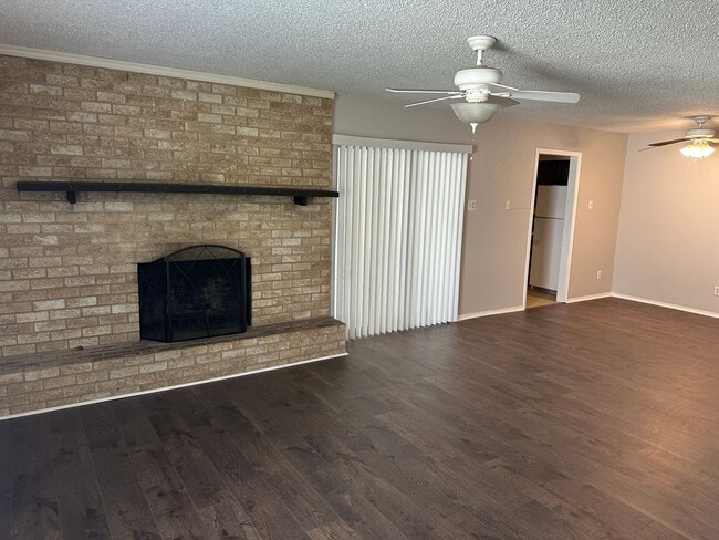 Building Photo - Great Duplex in Irving!