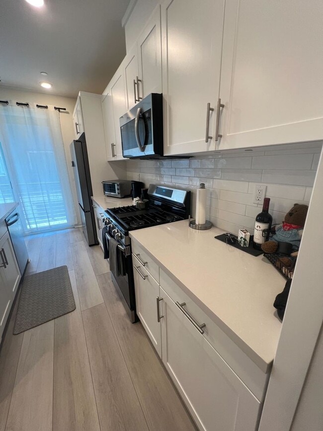 Building Photo - Modern 1-Bedroom Condo in Ontario Ranch wi...