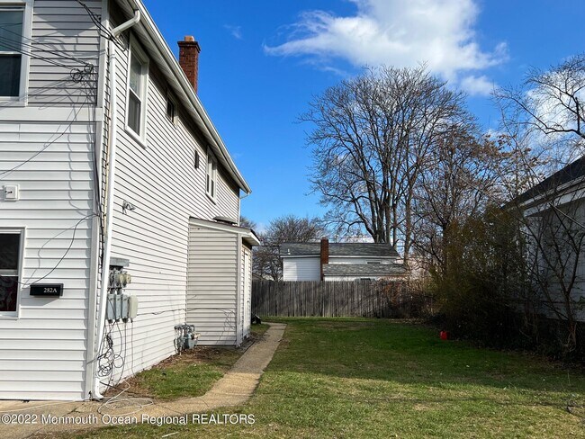 Building Photo - 282 Carr Ave