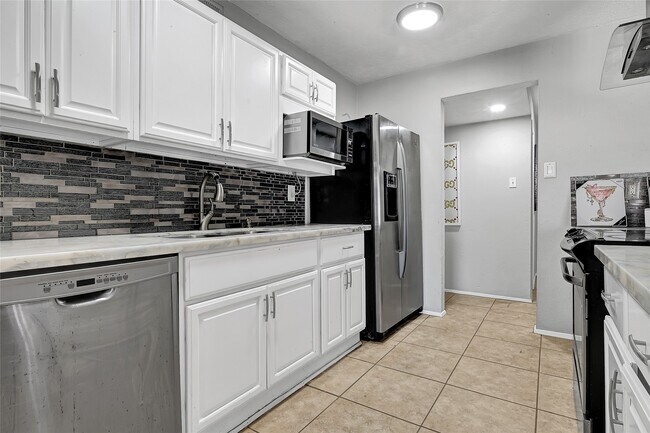 Foto del edificio - 4350 Kacee Dr