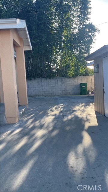 Building Photo - 3662 Vineland Ave