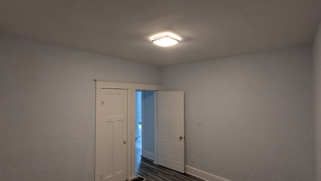 Building Photo - 1128 Manor Ct