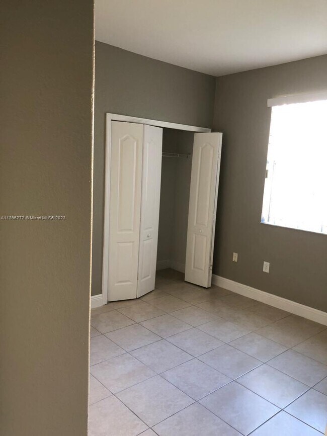 Foto del edificio - 1663 SE 29th St